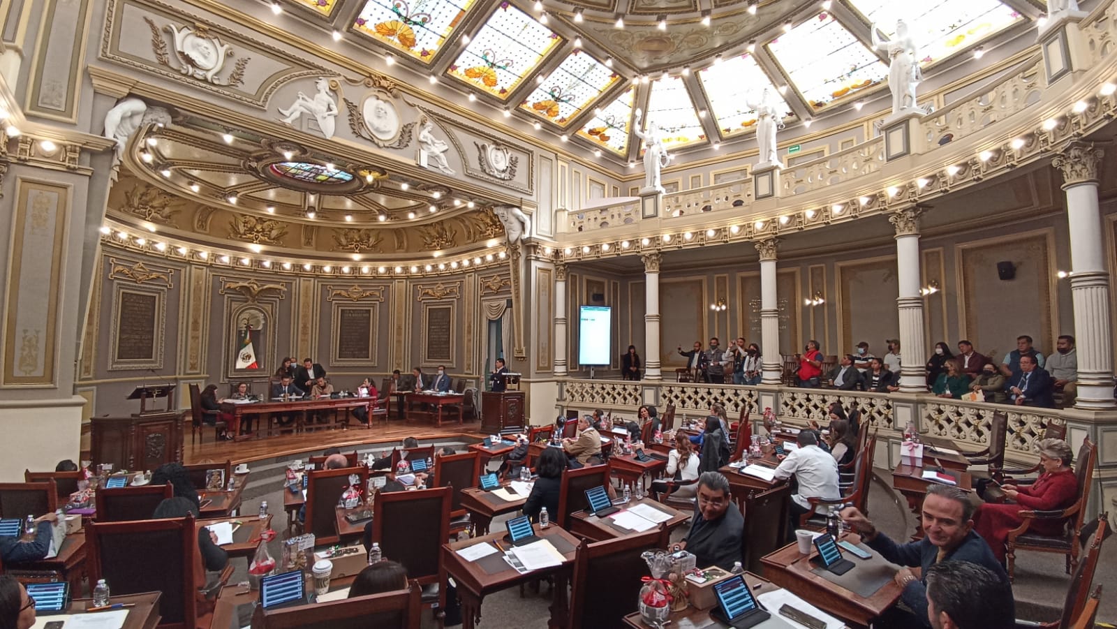 Turnan iniciativas y exhortos de diputados