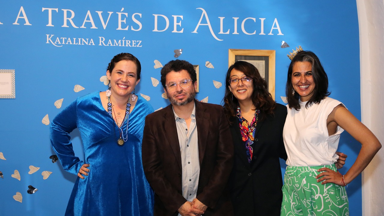 Expo Alicia através de Alicia