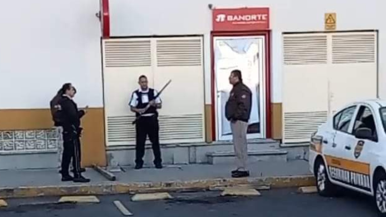 Policías /Resguardo cajero automático