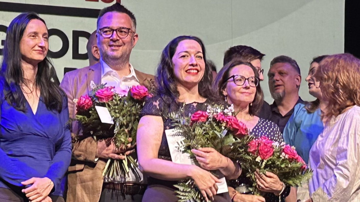 Foto: Embajada Polonia. Además de su labor como novelista, la escritora Fernanda Melchor, nacida en Veracruz en 1982, fue coguionista de la serie Somos, una producción original de Netflix.