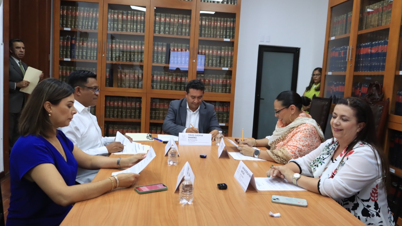 El acuerdo tiene como objetivo atender a las personas que requieran de un traductor para realizar trámites | Foto: Especial