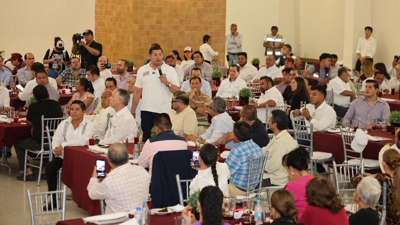 Alejandro Armenta enfatizó la importancia de apoyar a los micro, pequeños y medianos empresarios como generadores de empleo y desarrollo en Puebla | Foto: Especial