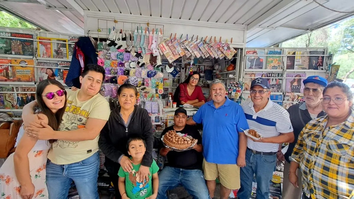 Foto: Gabriela Esquivel | Opciones. Algunos padres de familia comieron pastel y antojitos mexicanos, otros prefirieron recorrer el Bosque de Chapultepec con sus hijos.