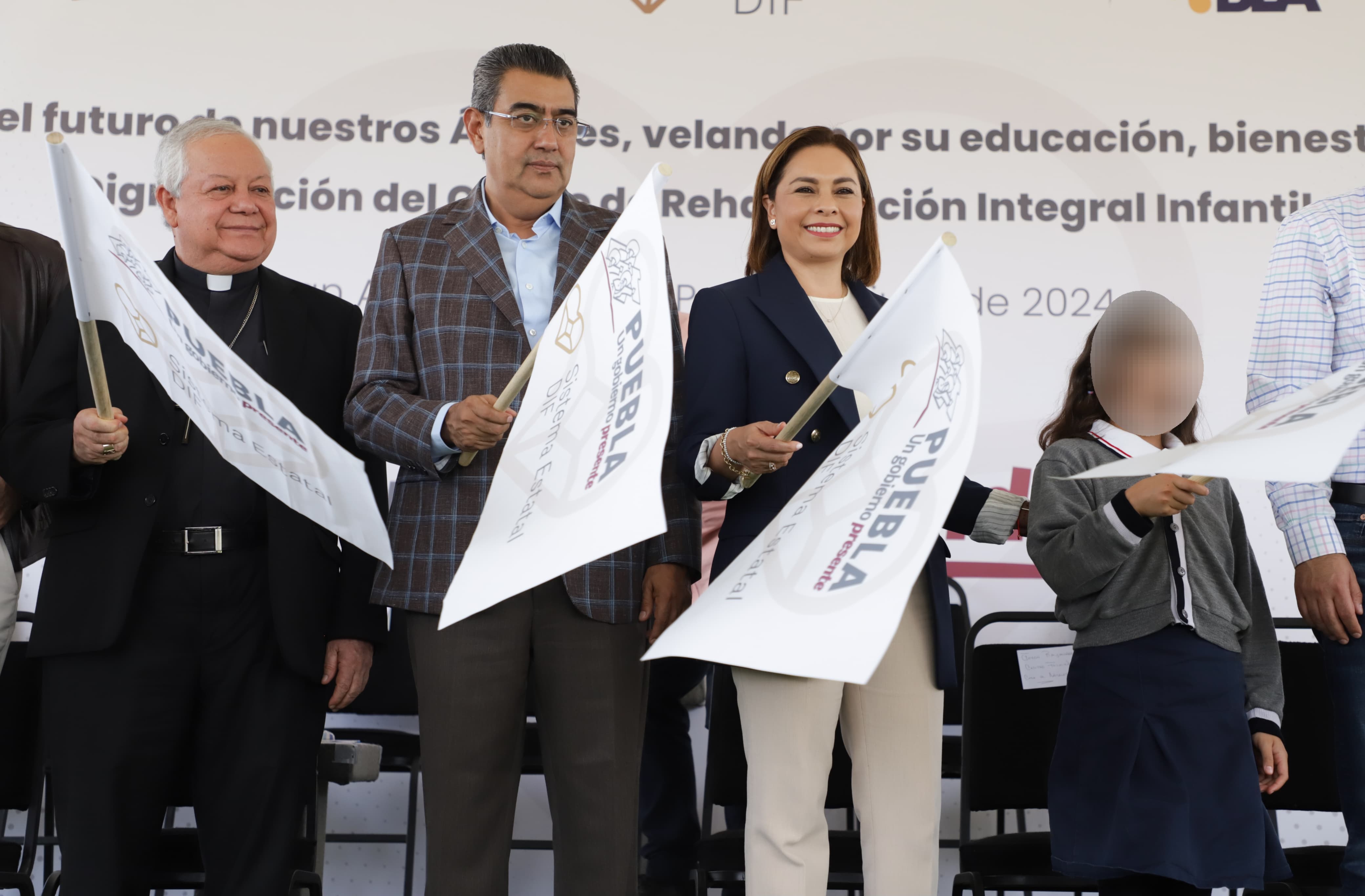 La presidenta del Sistema Estatal DIF, Gabriela Bonilla, presentó este lunes los proyectos de dignificación de Casa de Ángeles en donde se informó, se rehabilitará un área deportiva que incluye una cancha de fútbol con gradas, trotapista y área de juegos. Así mismo, en dicho evento se inauguró el área de cuneros y de Procuraduría de Atención.