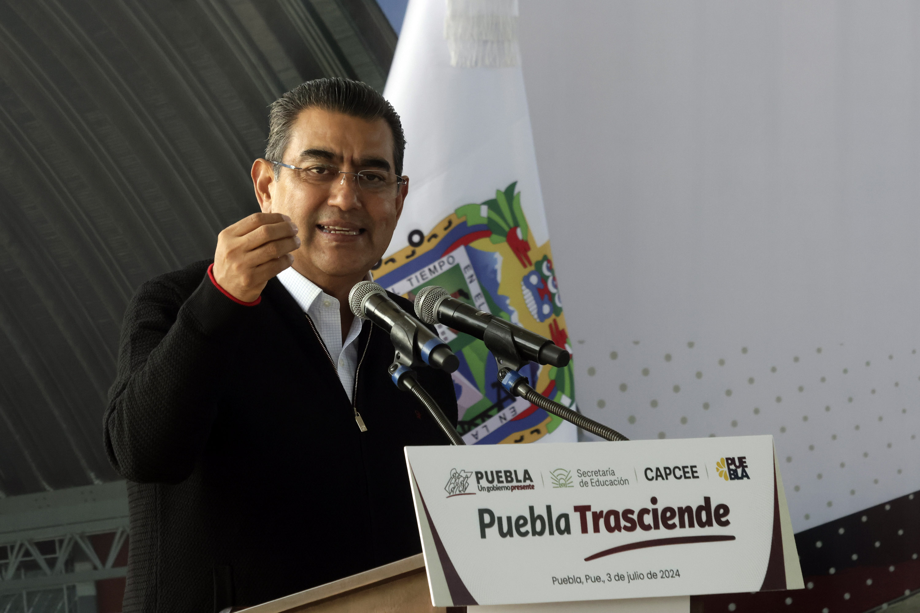 En el marco de la inauguración de importantes obras de infraestructura en el Centro Escolar "Coronel Raúl Velasco de Santiago", ubicado en la junta auxiliar San Miguel Canoa