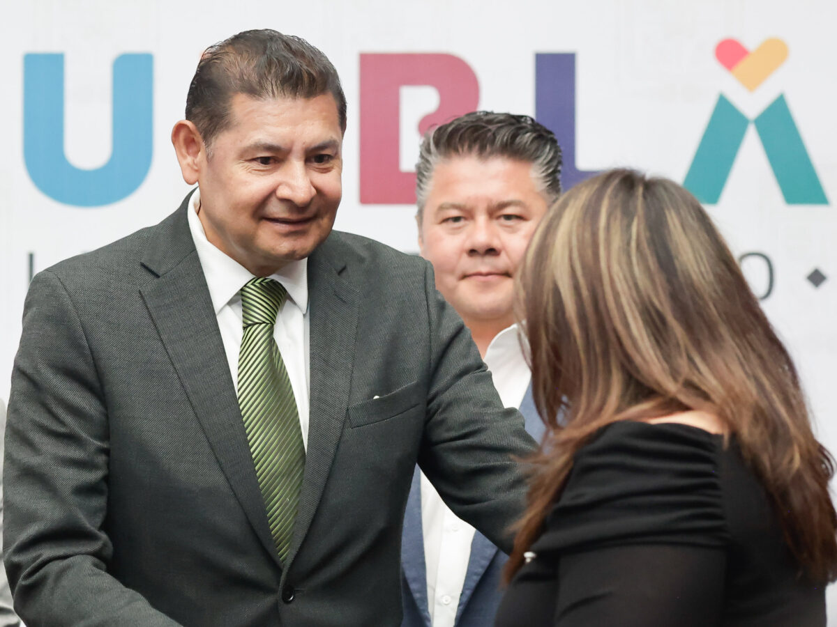  Impulsan reencuentro de familias poblanas en EU