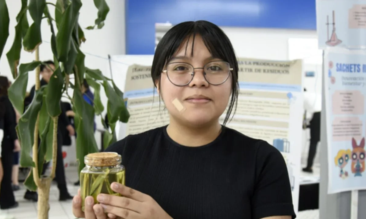 Propone estudiante BUAP aprovechar residuos de agave para crear fibras textiles