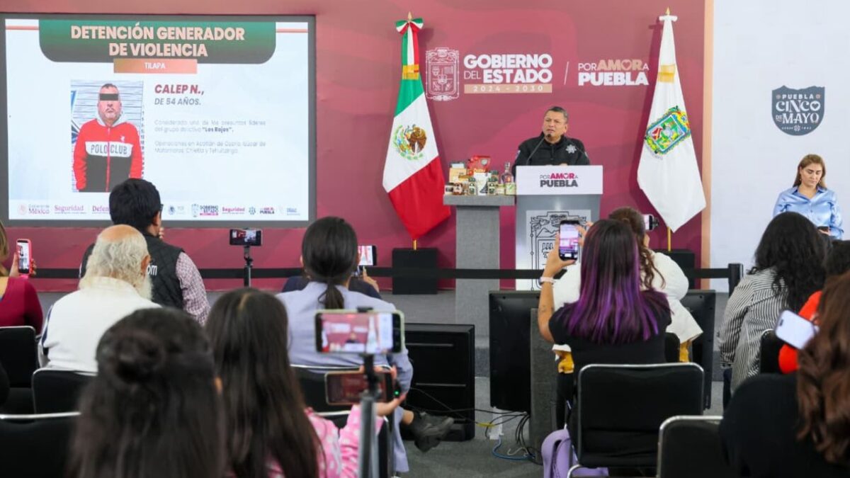 El secretario de Seguridad Pública, Francisco Sánchez, informó que el alcalde de Tehuitzingo reconoció una pérdida de confianza en el mando.
