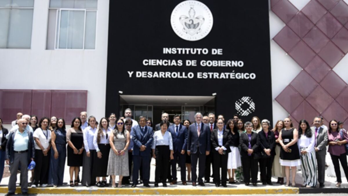 El director del Instituto de Ciencias de Gobierno y Desarrollo Estratégico (ICGDE) de la BUAP, Jorge Luis Castillo Durán, rindió su Tercer Informe de Labores.