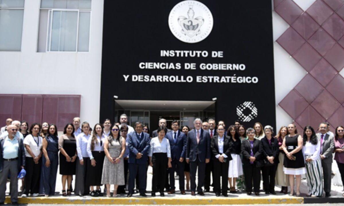 El director del Instituto de Ciencias de Gobierno y Desarrollo Estratégico (ICGDE) de la BUAP, Jorge Luis Castillo Durán, rindió su Tercer Informe de Labores.