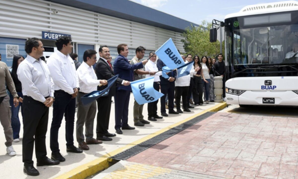 La BUAP puso en marcha 31 nuevas unidades del Sistema de Transporte Universitario para el traslado de alumnos, académicos y administrativos.