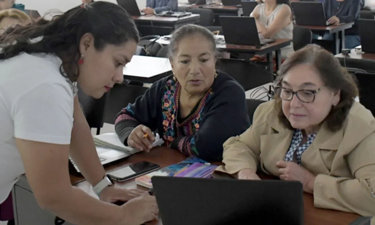 La Universidad para Adultos de la BUAP (UpA) abre las puertas a adultos mayores de 25 años con talleres, cursos, diplomados y licenciaturas.