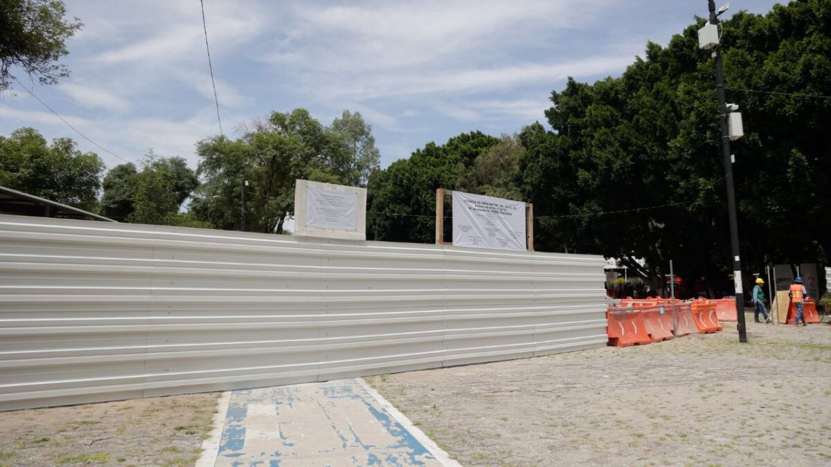 El coordinador de Gabinete rechazó que los trabajos del Cablebús violen normativa municipal; los predios son propiedad del Gobierno estatal.