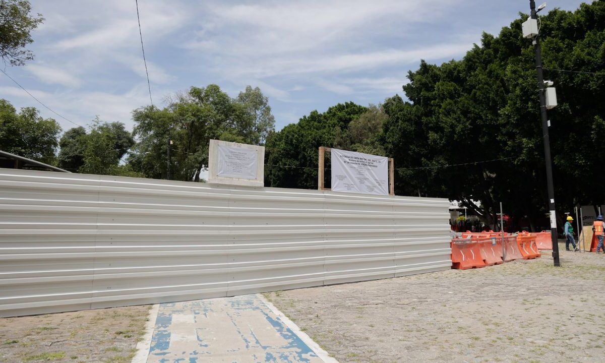 El coordinador de Gabinete rechazó que los trabajos del Cablebús violen normativa municipal; los predios son propiedad del Gobierno estatal.