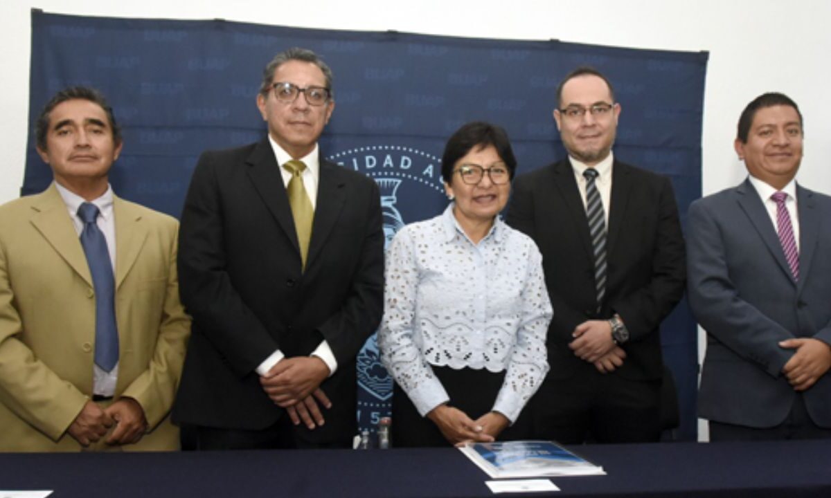 El director de la Facultad de Ciencias de la Electrónica de la BUAP, José Francisco Portillo Robledo, rindió su Tercer Informe de Labores.