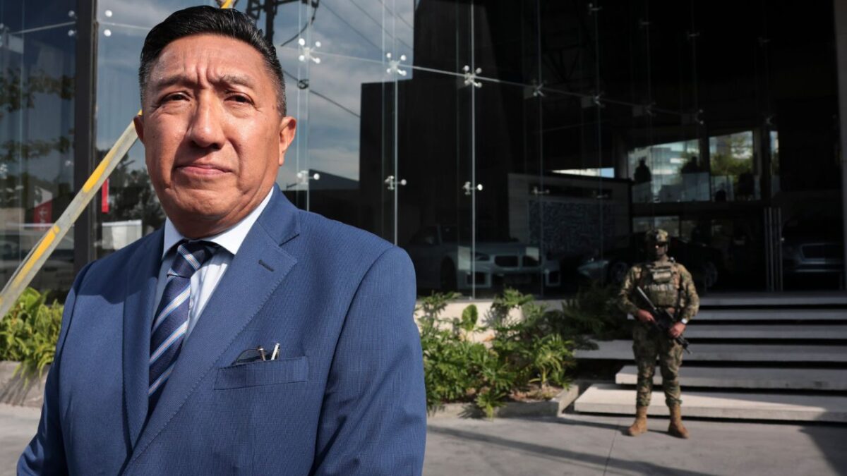 El representante legal de la concesionaria de autos de lujo Dimont Imports, Amadeo Lara Terrón, denunció presuntas irregularidades tras cateo.
