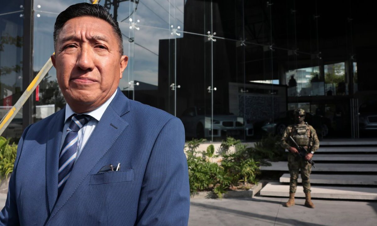 El representante legal de la concesionaria de autos de lujo Dimont Imports, Amadeo Lara Terrón, denunció presuntas irregularidades tras cateo.